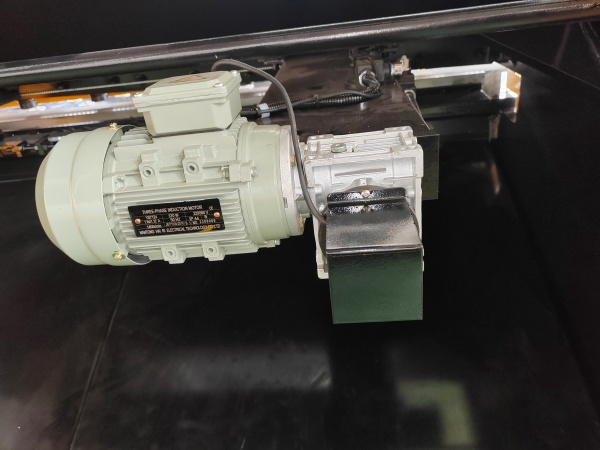 Гильотина гидравлическая Stalex HSB 3200x8